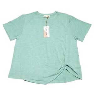 *NEW* WOMEN'S (SIZE M) NEW IN CREWNECK SHIRT